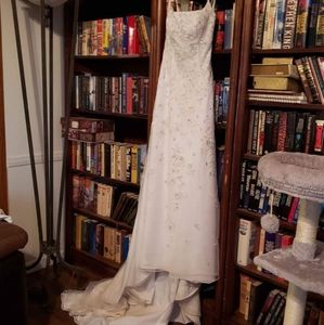 Don't need white with light blue flowers size 6